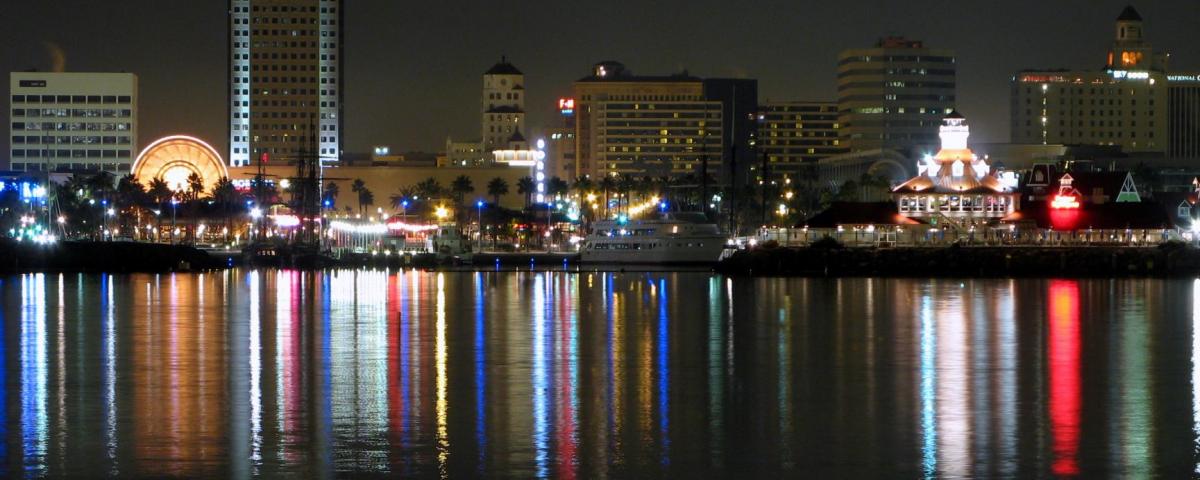 Bright night lights of Long Beach, CA reflecting on the ocean. By Geographer at en.wikipedia (Transfered from en.wikipedia) [CC BY 2.5 (http://creativecommons.org/licenses/by/2.5), GFDL (http://www.gnu.org/copyleft/fdl.html) or CC-BY-SA-3.0 (http://creativecommons.org/licenses/by-sa/3.0/)], from Wikimedia Commons