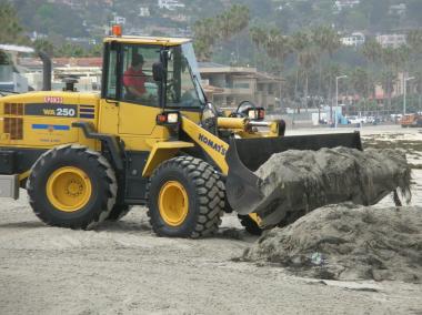 Front loader grooming Scripps. Credit: Dave Hubbard